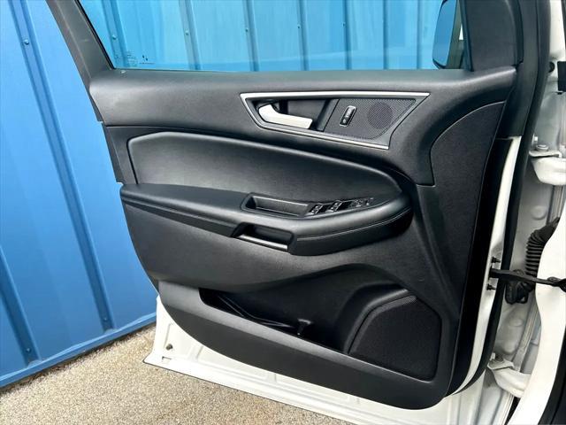 Photo of 2020 Star White Metallic Tri-Coat Ford Edge