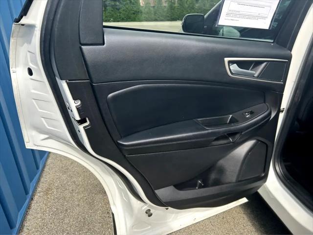 Photo of 2020 Star White Metallic Tri-Coat Ford Edge