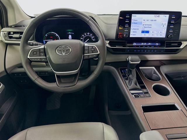 Photo of 2023 Midnight Black Metallic Toyota Sienna