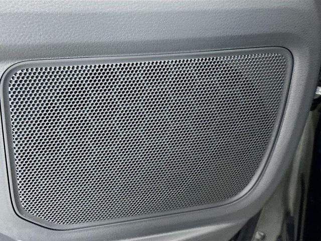 Photo of 2023 Midnight Black Metallic Toyota Sienna