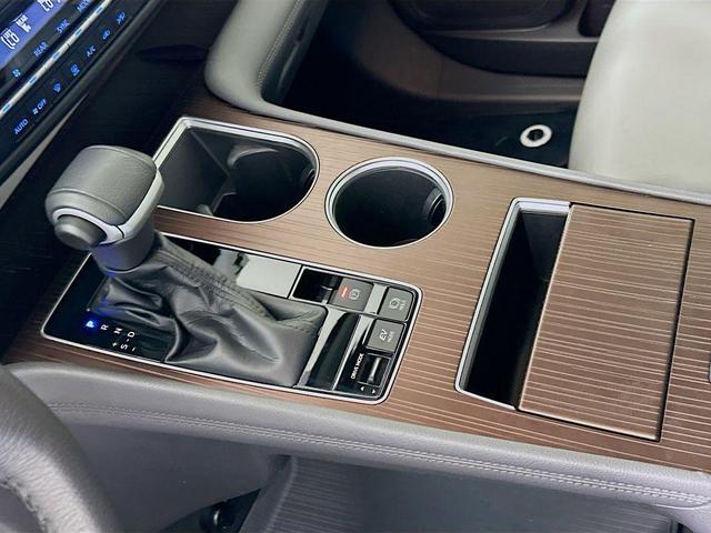 Photo of 2023 Midnight Black Metallic Toyota Sienna