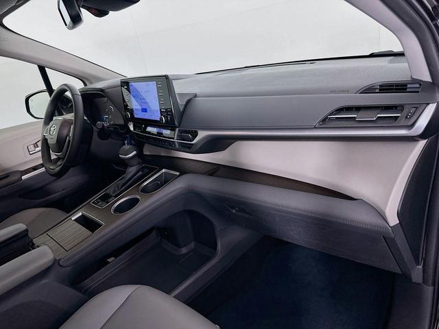Photo of 2023 Midnight Black Metallic Toyota Sienna