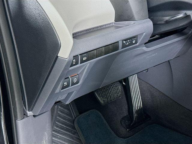 Photo of 2023 Midnight Black Metallic Toyota Sienna