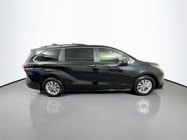 Photo of 2023 Midnight Black Metallic Toyota Sienna