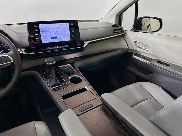 Photo of 2023 Midnight Black Metallic Toyota Sienna