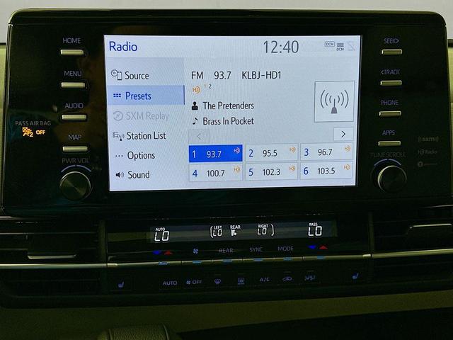 Photo of 2023 Midnight Black Metallic Toyota Sienna