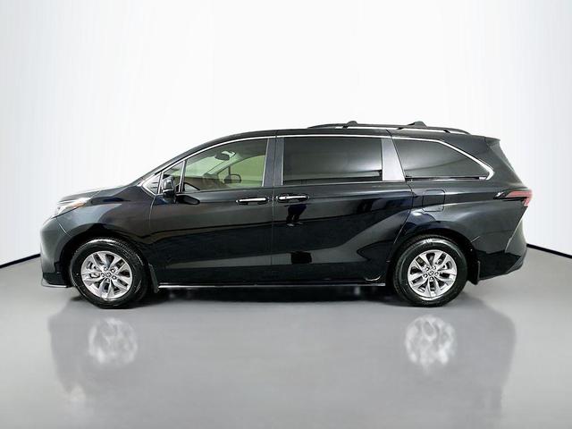 Photo of 2023 Midnight Black Metallic Toyota Sienna