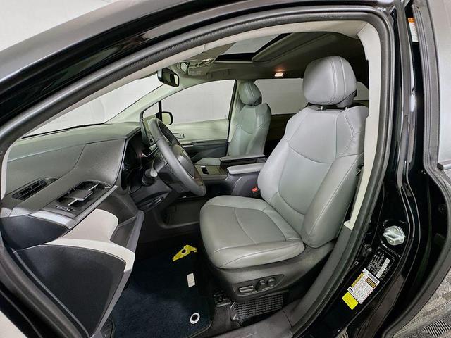 Photo of 2023 Midnight Black Metallic Toyota Sienna
