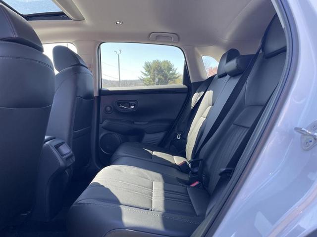Photo of 2025 Platinum White Pearl Honda HR-V