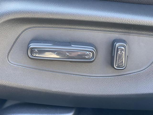 Photo of 2025 Platinum White Pearl Honda HR-V
