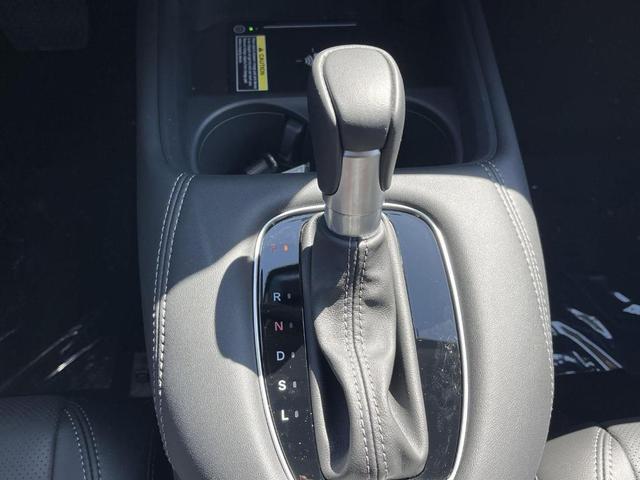 Photo of 2025 Platinum White Pearl Honda HR-V