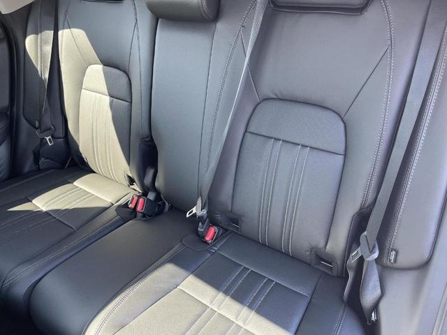 Photo of 2025 Platinum White Pearl Honda HR-V