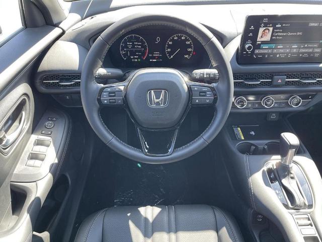 Photo of 2025 Platinum White Pearl Honda HR-V
