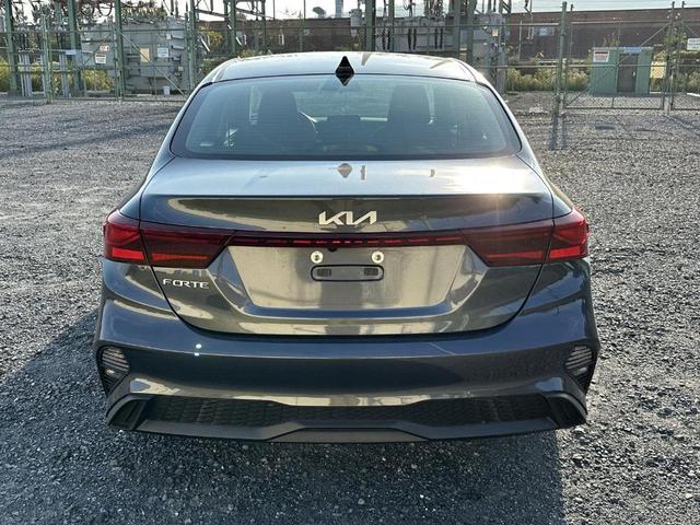 Photo of 2024 Gravity Gray Kia Forte