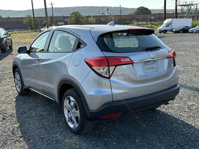 Photo of 2022 Lunar Silver Metallic Honda HR-V