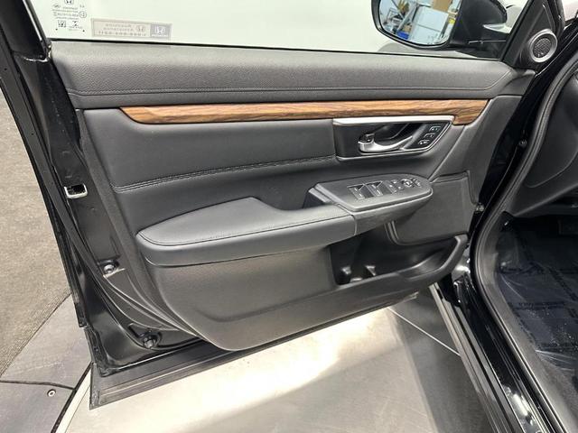 Photo of 2022 Crystal Black Pearl Honda CR-V
