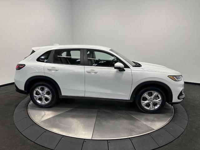 Photo of 2023 Platinum White Pearl Honda HR-V