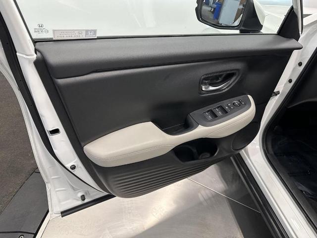 Photo of 2023 Platinum White Pearl Honda HR-V