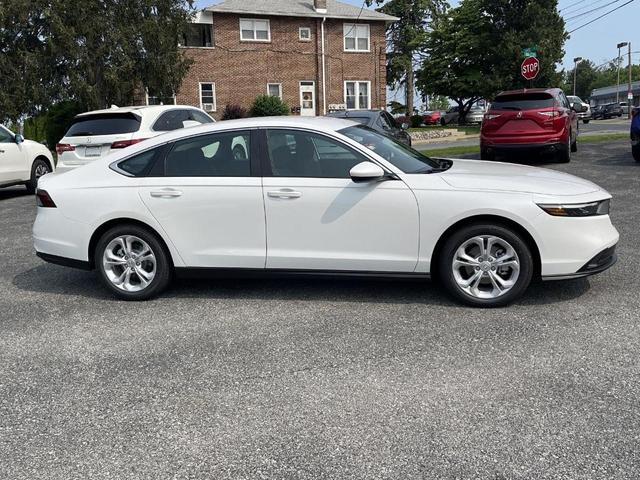 Photo of 2025 Platinum White Pearl Honda Accord