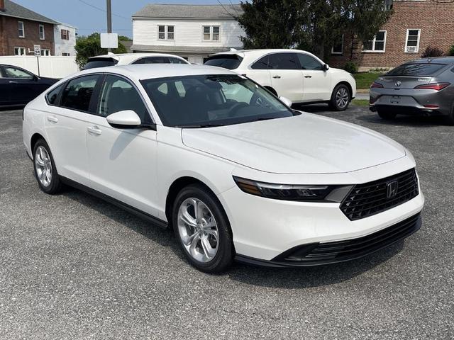 Photo of 2025 Platinum White Pearl Honda Accord