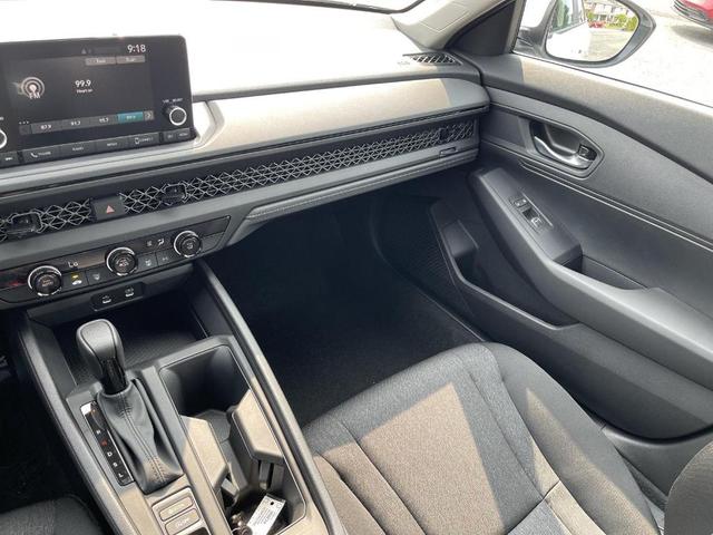 Photo of 2025 Platinum White Pearl Honda Accord