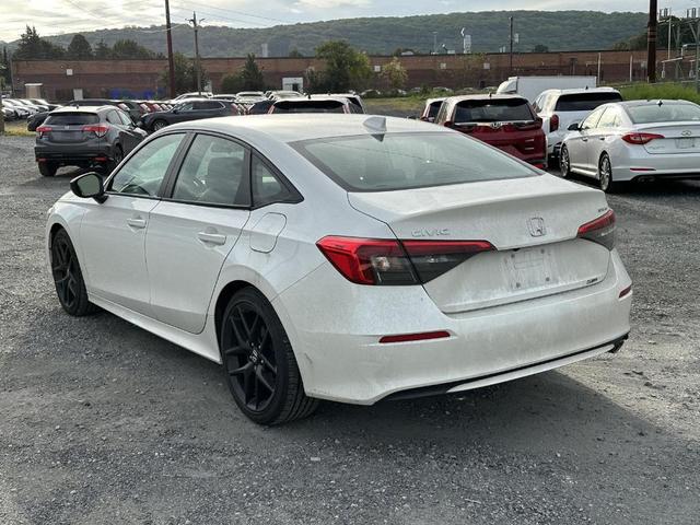 Photo of 2024 Platinum White Pearl Honda Civic