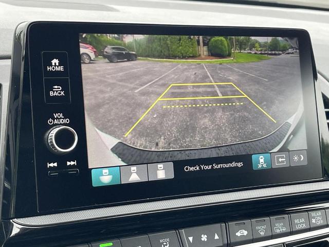 Photo of 2025 Platinum White Pearl Honda Odyssey