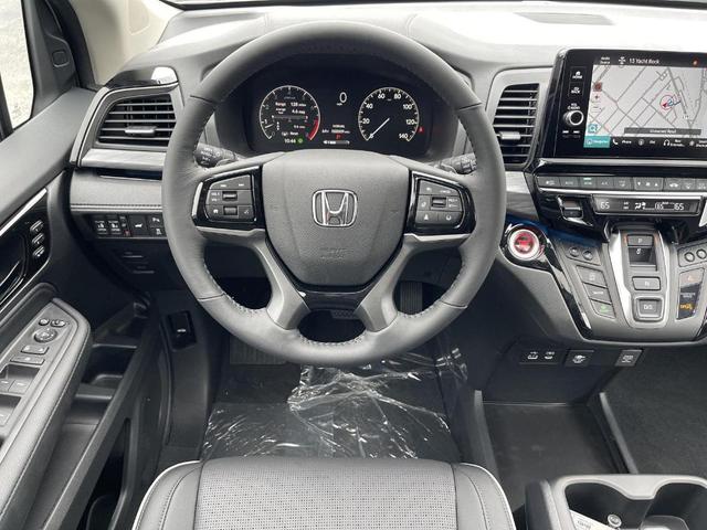 Photo of 2025 Platinum White Pearl Honda Odyssey