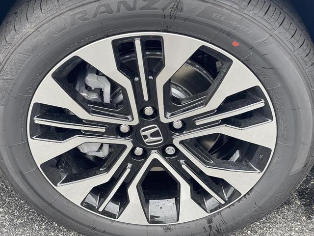 Photo of 2025 Platinum White Pearl Honda Odyssey