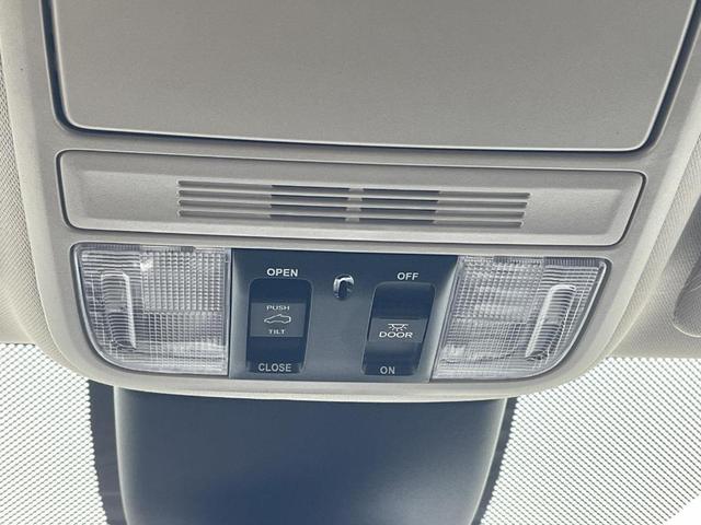 Photo of 2025 Platinum White Pearl Honda Odyssey