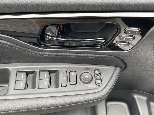 Photo of 2025 Platinum White Pearl Honda Odyssey