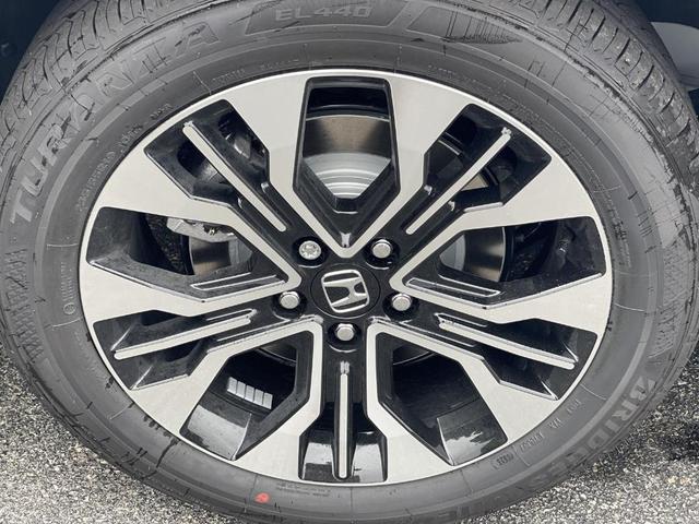 Photo of 2025 Platinum White Pearl Honda Odyssey