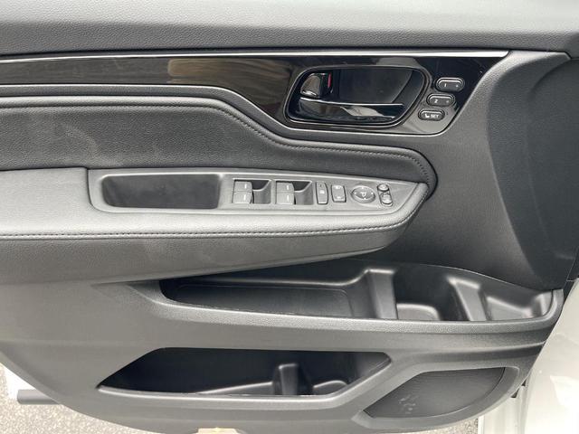 Photo of 2025 Platinum White Pearl Honda Odyssey