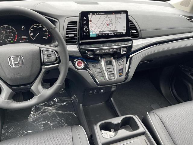 Photo of 2025 Platinum White Pearl Honda Odyssey