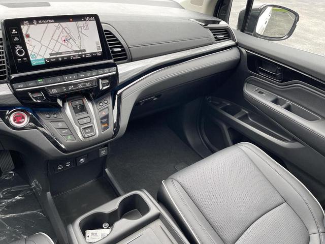 Photo of 2025 Platinum White Pearl Honda Odyssey
