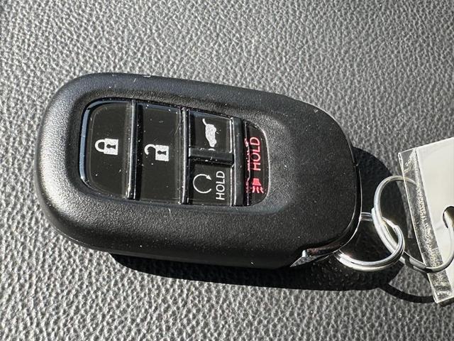 Photo of 2024 Platinum White Pearl Honda CR-V