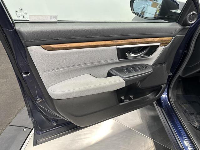 Photo of 2018 Obsidian Blue Pearl Honda CR-V