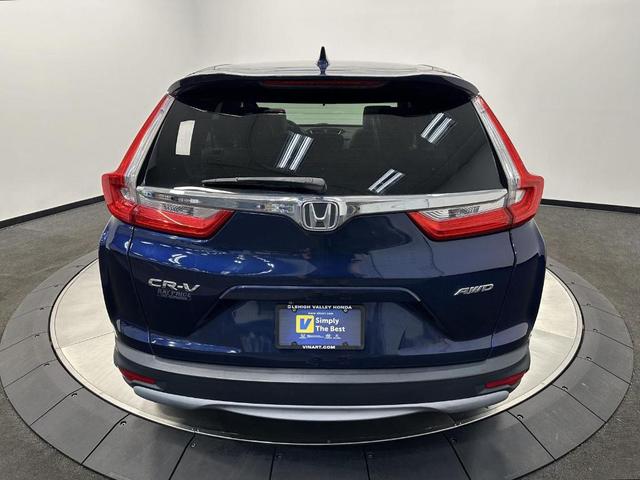 Photo of 2018 Obsidian Blue Pearl Honda CR-V