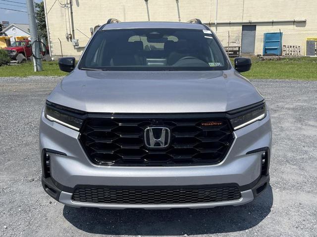 Photo of 2025 Lunar Silver Metallic Honda Pilot