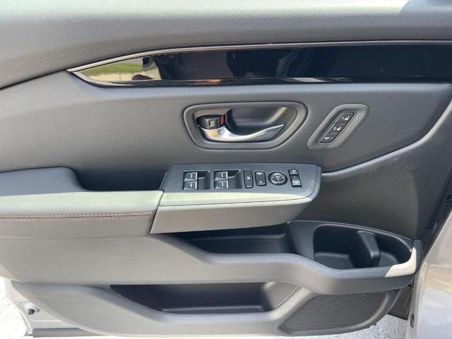 Photo of 2025 Lunar Silver Metallic Honda Pilot