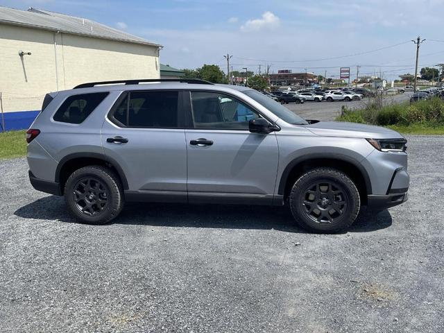 Photo of 2025 Lunar Silver Metallic Honda Pilot