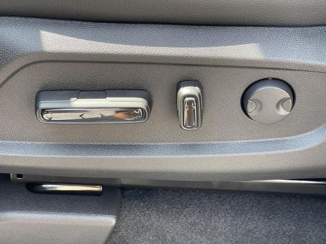 Photo of 2025 Lunar Silver Metallic Honda Pilot