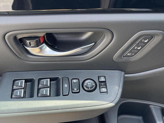 Photo of 2025 Lunar Silver Metallic Honda Pilot