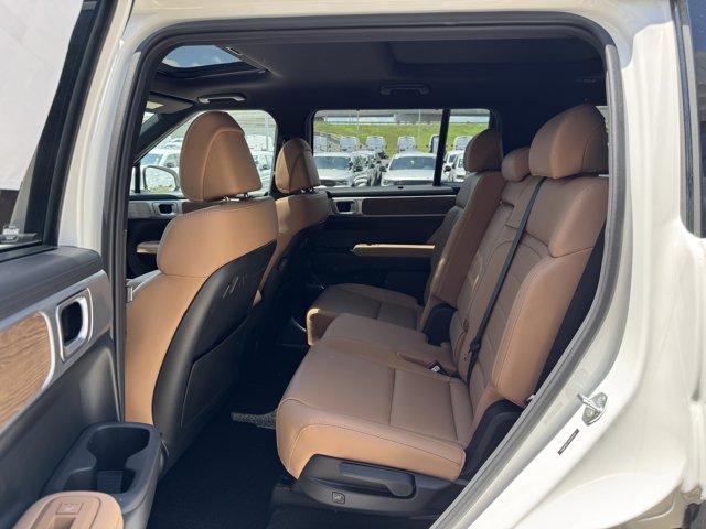 Photo of 2025 White Hyundai SANTA FE HEV