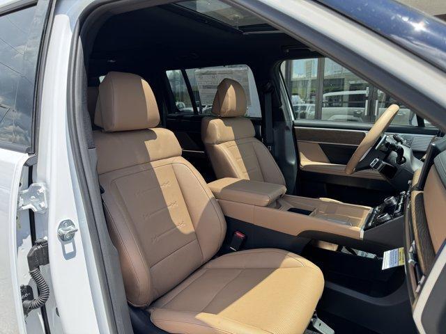 Photo of 2025 White Hyundai SANTA FE HEV