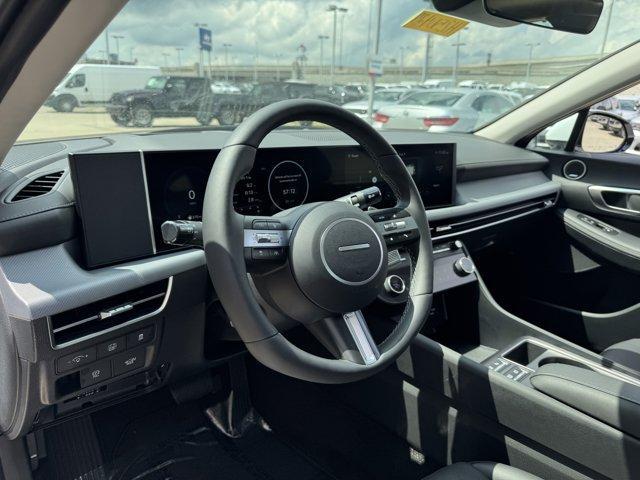 Photo of 2025 White Hyundai SONATA Hybrid