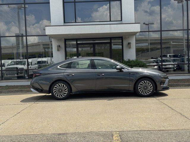Photo of 2025 Portofino Gray Hyundai SONATA Hybrid