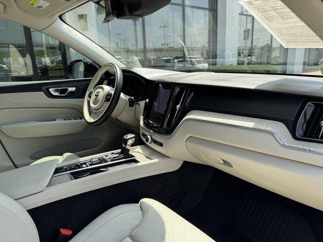 Photo of 2021 Onyx Black Metallic Volvo XC60
