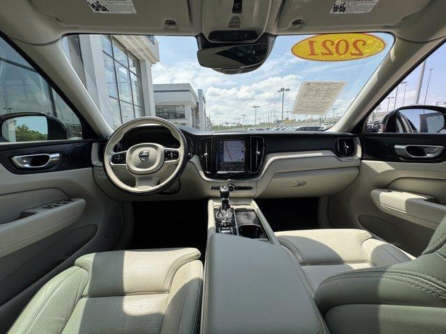 Photo of 2021 Onyx Black Metallic Volvo XC60