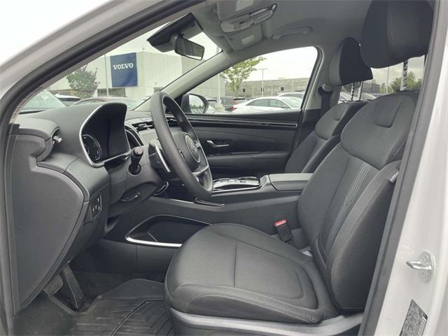 Photo of 2024 White Pearl Hyundai TUCSON Hybrid